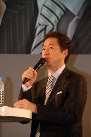 東京ゲームショウ基調講演の第2部では昨年に引き続き、「グローバル時代におけるトップメーカーの戦略と展望」と題して、各社経営トップによるパネルディスカッションが行われました。