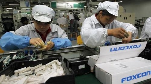海外の報道によると、任天堂やソニー、アップルといった世界的なメーカーの生産を行うフォックスコンの中国工場で14歳の女子中学生が違法に就労させられていたことが明らかになりました。