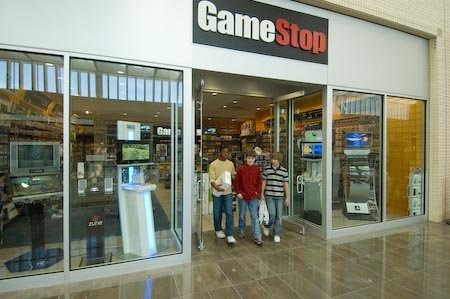 米テキサス州グレープバインに本社を構える世界最大のビデオゲーム販売店、GameStopが今年6月1日をもってプレイステーション2の取り扱いを終了すると発表しました。