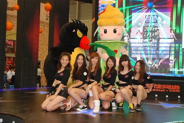 中国最大級のオンラインゲーム展示会「チャイナジョイ」(China Joy)が7月29日〜8月1日、上海の新国際博覧中心で開催中です。中国政府の肝煎りで2003年にスタートし、今年で第8回目となるイベントで、昨年度の入場者数は12万人を数えます。