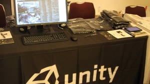 【CEDEC 2011】大賑わいのUnityブースでは、Tシャツを大プレゼント中 画像
