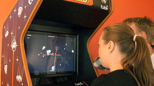 目だけで操作する世界初のゲームがロンドン娯楽施設に設置 画像