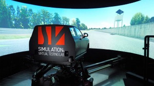 ドライビングシミュレータとヘッドマウントディスプレイ技術を融合、S&VLとLP-RESEARCHが連携 画像