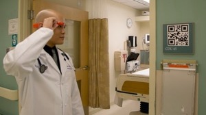 米ボストンの病院、業務にGoogleのスマートグラス「Google Glass」を導入 画像