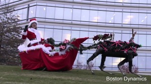 グーグル傘下のボストン・ダイナミクス社、4足歩行ロボット「Spot」をトナカイに仕立てた動画を公開 画像