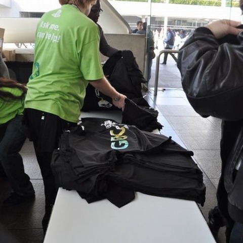 【GDC2010】今年はちょっとクール!Tシャツ配布がありました 画像