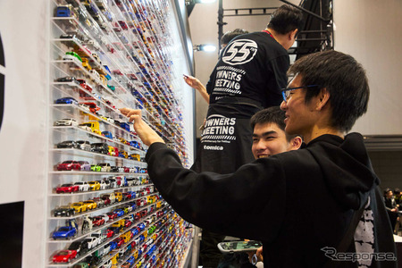 5000台ウォールとエヴァコラボ実車を初公開　トミカ55周年「TOMICA OWNERS MEETING」開幕 画像