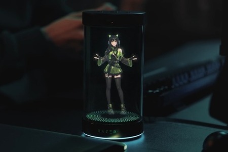 “美女と野獣”ならぬ“人間とAI”？Razer発表の卓上AIコンパニオンが孕む恋のリスクにCEOが反論 画像