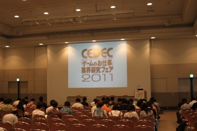 CEDEC 2011と同時開催されている「ゲームのお仕事研究フェア」は経済産業省が後援し、ゲーム業界を志望する学生向けのセッションが実施されています。初日の13:20〜から、弊誌でも連載いただいているインターラクト代表取締役でゲームアナリストの平林久和氏が「海外の