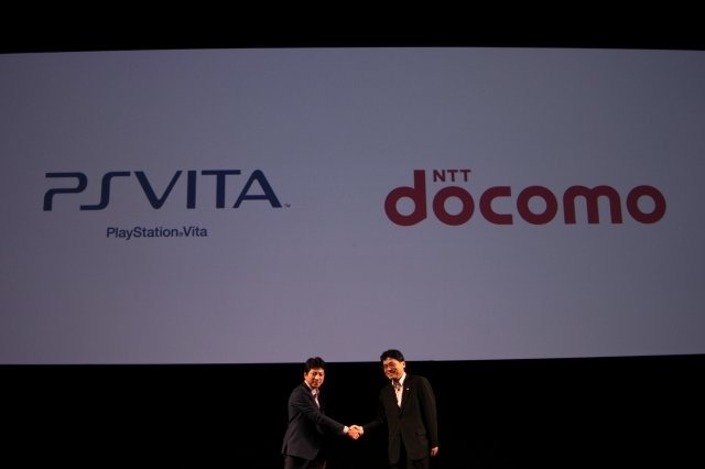 ソニーは本日開催した「SCEJ Press Conference」において、PSVitaのデータ通信についてパートナー企業にNTTドコモを決定したことを明らかにしました。発表会ではNTTドコモの辻村清行副社長も登壇し意気込みを語りました。