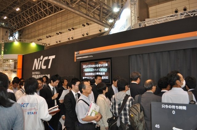 先週、幕張メッセにて国内最大のコンシューマーエレクトロニクスの祭典、CEATEC JAPAN 2009が開催されました。大手家電メーカーから部品メーカーまで多数のメーカーが出展し、今後の製品をアピールしました。