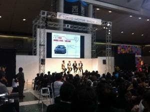 こんにちは、shino0110です。今回は12月2日~11日まで東京ビックサイトで開催された、東京モーターショーに行ってきました。その目的は、本物の車をめぐる9日間にわたる壮絶な鬼ごっこ大会「MINI　Coupéハンティング大作戦」です。今回は当ブログ執筆者２名でこの勝負に