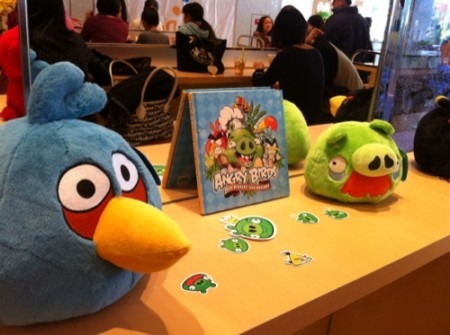 12月11日はフィンランドの  Rovio Entertainment  が提供する人気ゲームアプリ「Angry Birds」の誕生日！そこで今年は東京でも公式イベントが開催されました。
