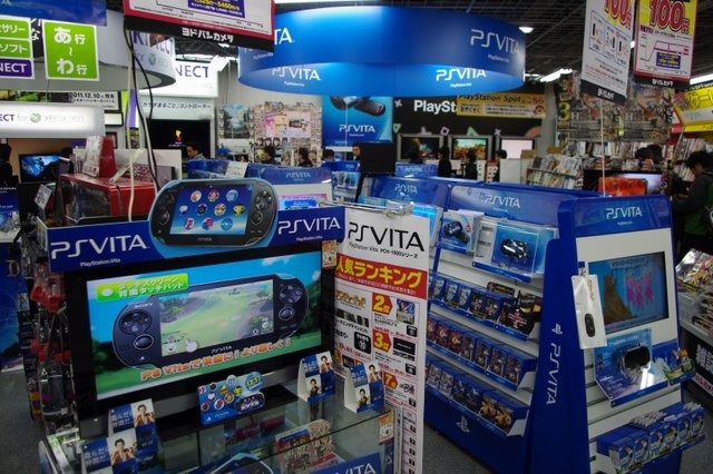 2004年12月12日に発売されたPSPから早7年、SCEが満を持して発売する新携帯ゲーム機がPlayStation Vitaです。