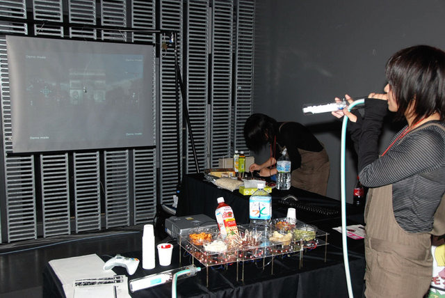 デジタルコンテンツエキスポ2009の「ConTEX2009」エリアでは、Wiiリモコンを用いたVR作品が2作展示されていました。