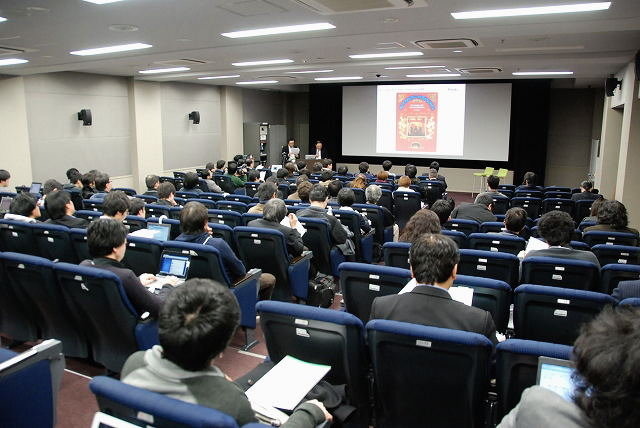 日本デジタルゲーム学会（DiGRA JAPAN）の2011年度年次大会が2月25日・26日、立命館大学で開催されました。デジタルゲームの国際学会「GAMEON ASIA」も同時開催され、アーケードゲーム前史から最新のゲームAIまで、百年以上にもわたるスパンでさまざまな議論が展開され