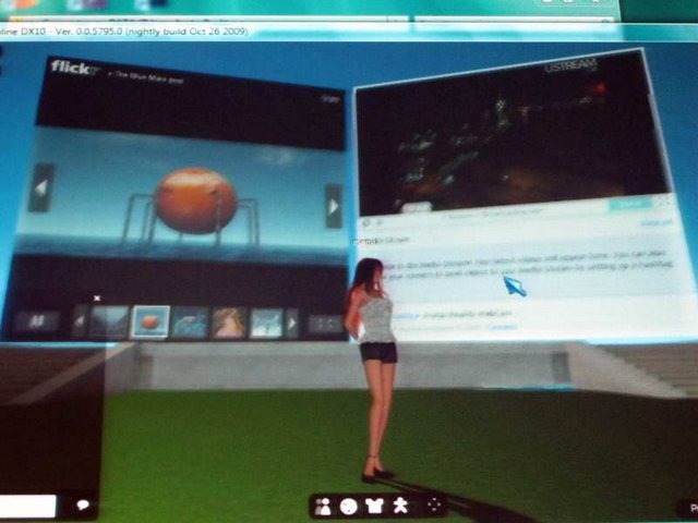 22世紀の火星が舞台の、PC向け3D仮想世界（メタバース）が「Blue Mars」です。ハワイに本社を持つAvater Reality社によって開発中で、6月よりオープンβ版が実施されています。同社の橋本和幸社長は「Shadeバージョン11」の記者発表会で、この最新デモを披露しました。