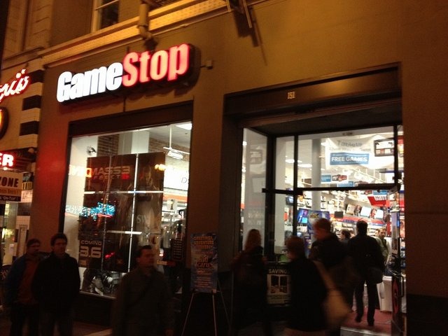4日目までが終了したGame Developers Conference 2012が開催されているサンフランシスコ。会場から最も近いBIRT(地下鉄)の駅のすぐ北側に大手ゲームショップチェーンGameStopのお店があります。