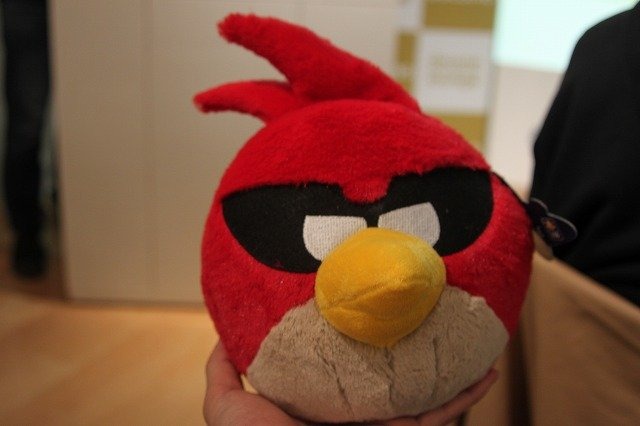 シンプルながら中毒性のあるゲームプレイと可愛らしいキャラクター達で世界的な人気を巻き起こしている『Angry Birds』の最新作がiOS/Android/Mac/Windowsの各プラットフォームで配信開始されました。これを記念して世界各国でロンチイベントが開催。日本でも有楽町のド