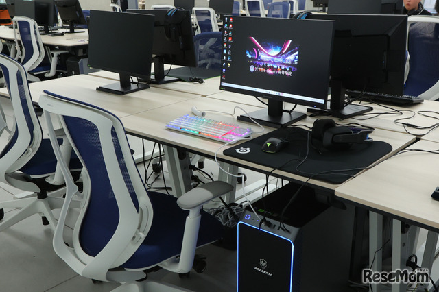 ゲーミングPCと周辺機器、充実の環境で学ぶ3年間