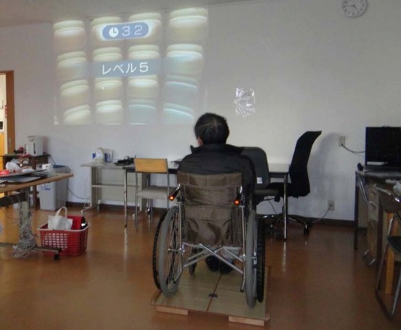 佐賀県は、平成23年度の「佐賀県ユニバーサルデザイン推奨品」を発表しました。そのなかに『Wii Fit』を車椅子で利用できる特定非営利活動法人お世話宅配便の「ノッテコン」が含まれていました。