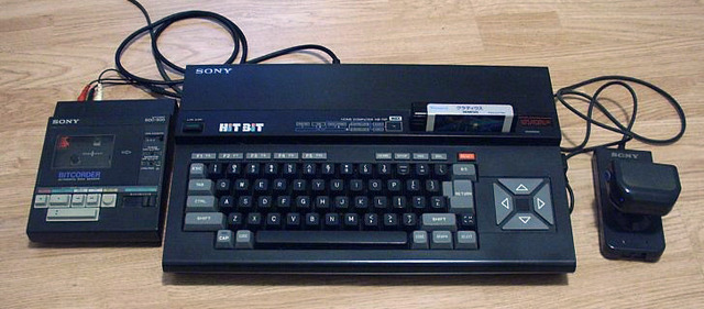 ビル・ゲイツ氏、「MSX」生みの親と面会。「なぜいま8bit？」ビル氏疑問も目的知り激励に