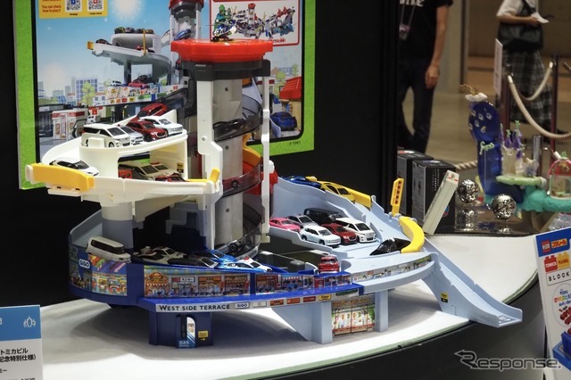 タカラトミー・グランドモールトミカビル（トミカ55周年記念特別仕様）。日本おもちゃ大賞2025エアクション部門大賞