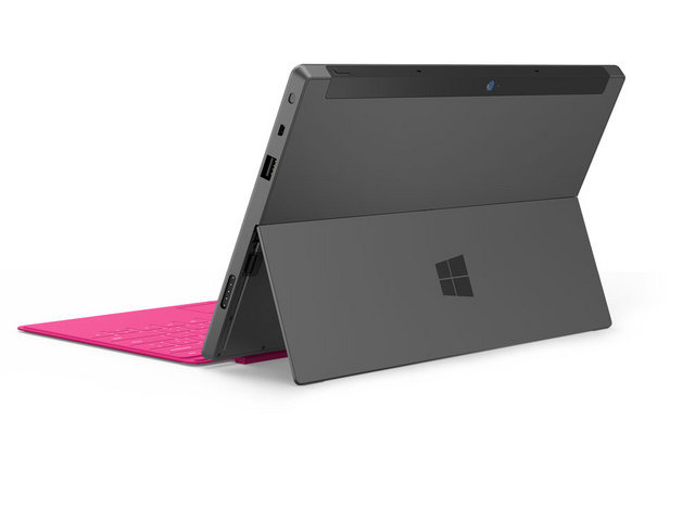 本日マイクロソフトはロサンゼルスで実施したプレスイベントにて、Windows 8ベースの新型タブレットとなる“Surface”を発表しました。