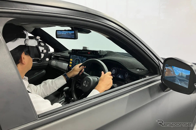 ドライビングシミュレータ「DiM300」