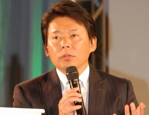 カプコンは、代表取締役会長CEO 辻本憲三氏および代表取締役社長COO 辻本春弘氏の名前で年頭所感を発表しました。