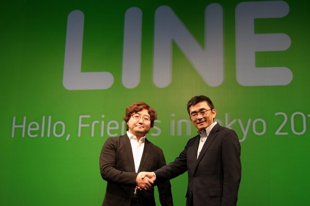 「Hello, Friends in Tokyo」も佳境に差し掛かった頃、森川氏は「One more thing...」と話し、KDDIとの業務提携を発表しました。壇上にはKDDIで新規事業統括本部長を務める高橋誠専務も登壇。両者の取り組みについて話しました。