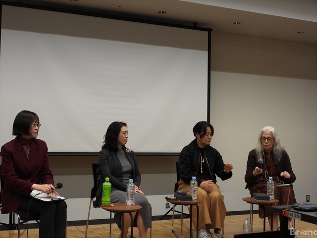 左から須川亜紀子氏、松本紀子氏、戸村朝子氏、マージ・ディーン氏