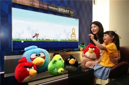 Yahoo! Korea  が伝えるところによれば、サムスンが今年中に同社のスマートテレビ「ES7000/8000/9000」シリーズ向けにフィンランドの  Rovio Entertainment  が提供する人気ゲームアプリ『Angry Birds』を配信すると発表したという。