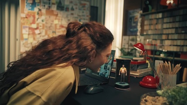 “美女と野獣”ならぬ“人間とAI”？Razer発表の卓上AIコンパニオンが孕む恋のリスクにCEOが反論