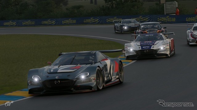 SPK eスポーツ・レーシングチームとサポートチームが、JEGT最終戦で史上初のワンツーフィニッシュを達成