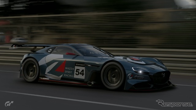 SPK eスポーツ・レーシングチームとサポートチームが、JEGT最終戦で史上初のワンツーフィニッシュを達成