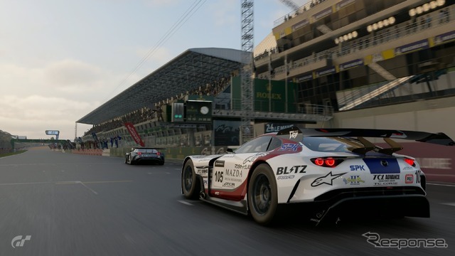 SPK eスポーツ・レーシングチームとサポートチームが、JEGT最終戦で史上初のワンツーフィニッシュを達成