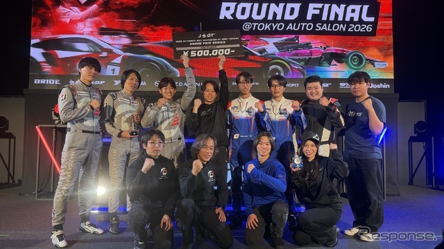 SPK eスポーツ・レーシングチームとサポートチームが、JEGT最終戦で史上初のワンツーフィニッシュを達成