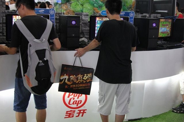 中国市場でも高い人気を誇るエレクトロニック・アーツ。China Joy 2012でも大きなブースを出して来場者を集めていました。また、今年からは昨年秋に買収したポップキャップ(PopCap)ブランドのタイトルも展示。こちらも存在感を放っていました。