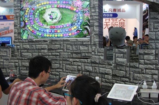 中国市場でも高い人気を誇るエレクトロニック・アーツ。China Joy 2012でも大きなブースを出して来場者を集めていました。また、今年からは昨年秋に買収したポップキャップ(PopCap)ブランドのタイトルも展示。こちらも存在感を放っていました。