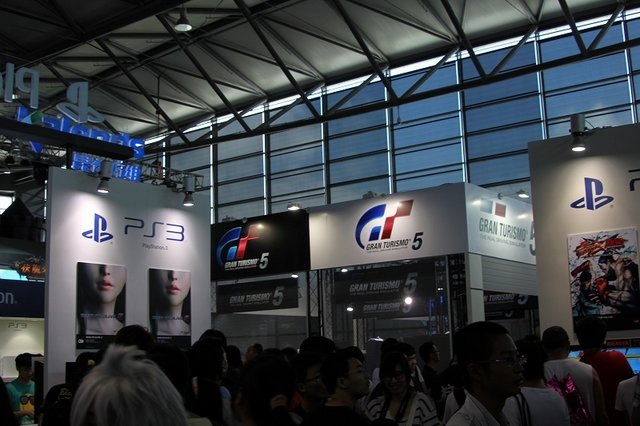 昨年は出展を取り止めていたソニー・コンピューターエンタテインメントアジアがChina Joyに復活しました。プレイステーションカラーであるブルーに染まったブースではPSVitaがフィーチャーされていました。