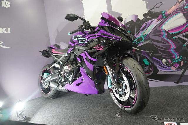 『ストリートファイター6』とコラボレーションした『GSX-8R Tuned by JURI』（大阪モーターサイクルショー2025）