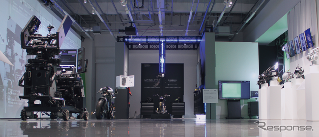 スタジオ兼ギャラリー「HANGAR-B」