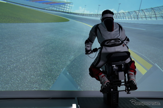 シミュレーター開発のプロトタイプはXR技術と実機制御を統合した二輪シミュレーター「2Xシリーズ」を出展