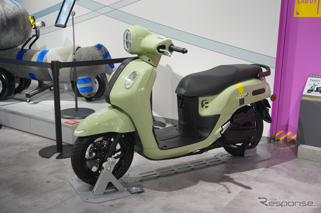 Yamaha E-Ride Baseには話題の新型スクーター『Fazzio』も展示