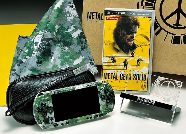 コナミは、3月18日（木）発売予定のプレイステーション・ポータブルソフト『METAL GEAR SOLID PEACE WALKER』について、PSP本体と特製グッズなどを同梱した特別バージョン2種を発売することを発表しました。