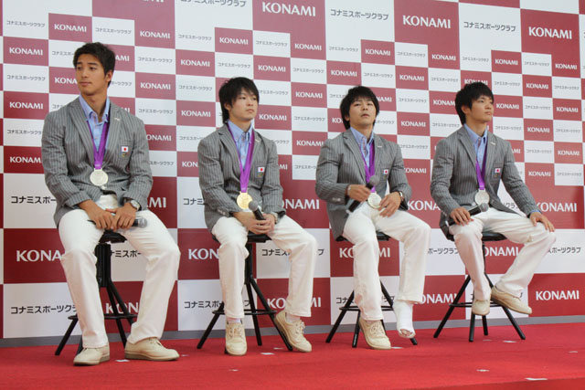 株式会社コナミスポーツ＆ライフは、六本木ミッドタウンにあるKONAMI本社前にて、KONAMI競技部所属の内村航平選手、山室光史選手、田中佑典選手、藤井拓郎選手の４名によるロンドンオリンピック日本代表選手報告会を行いました。