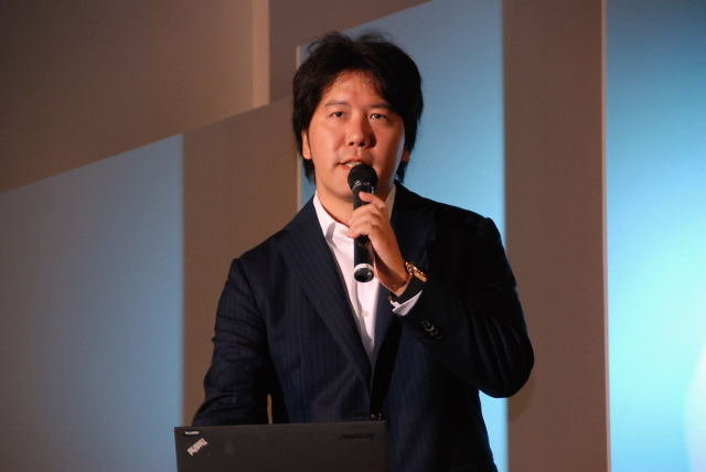 東京ゲームショウの基調講演に二年連続で登壇したグリー・田中良和社長。昨年はスマートフォンの爆発的な普及を背景に、「全世界で10億人が遊ぶサービスを作りたい」と抱負を語った田中社長でしたが、今年は「スマートデバイスがもたらすソーシャルゲームの進化」と題し