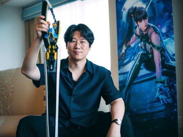 『ベヨネッタ』コラボ衣装なのに、キム・ヒョンテ氏のオリジナル!? スイッチ2版『ステラーブレイド』インタビューだと思ったら、新衣装の公開や『ブラッドレイン』の話も飛び出した【TGS2026】