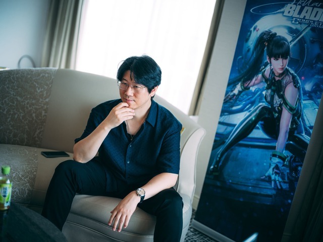 『ベヨネッタ』コラボ衣装なのに、キム・ヒョンテ氏のオリジナル!? スイッチ2版『ステラーブレイド』インタビューだと思ったら、新衣装の公開や『ブラッドレイン』の話も飛び出した【TGS2026】